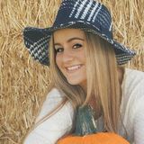 Jenna from Earlville | Woman | 47 years old | Capricorn